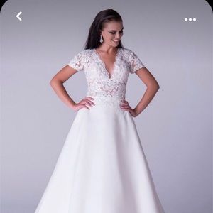 NWT Viola Chan wedding dress